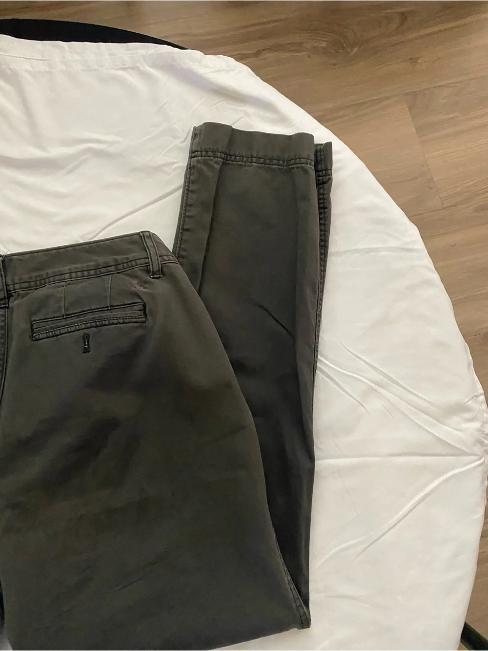 Women’s Eddie Bauer gray chino style pant